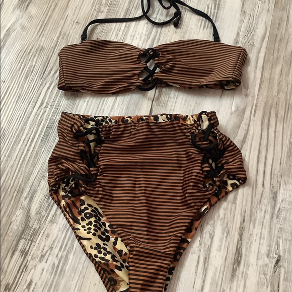 Volcom high cut reversible effect bikini Animal print / stripes ( 6 ) Ve… - Picture 7 of 11